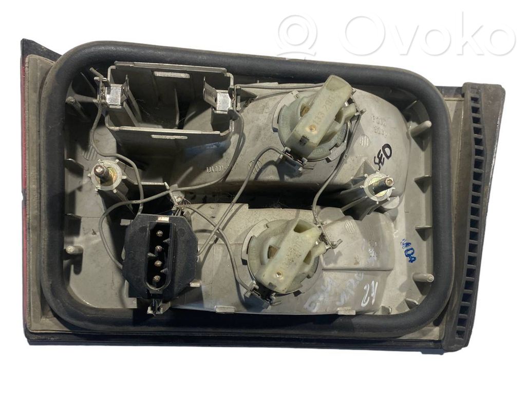 Aizmugurējais lukturis pārsegā