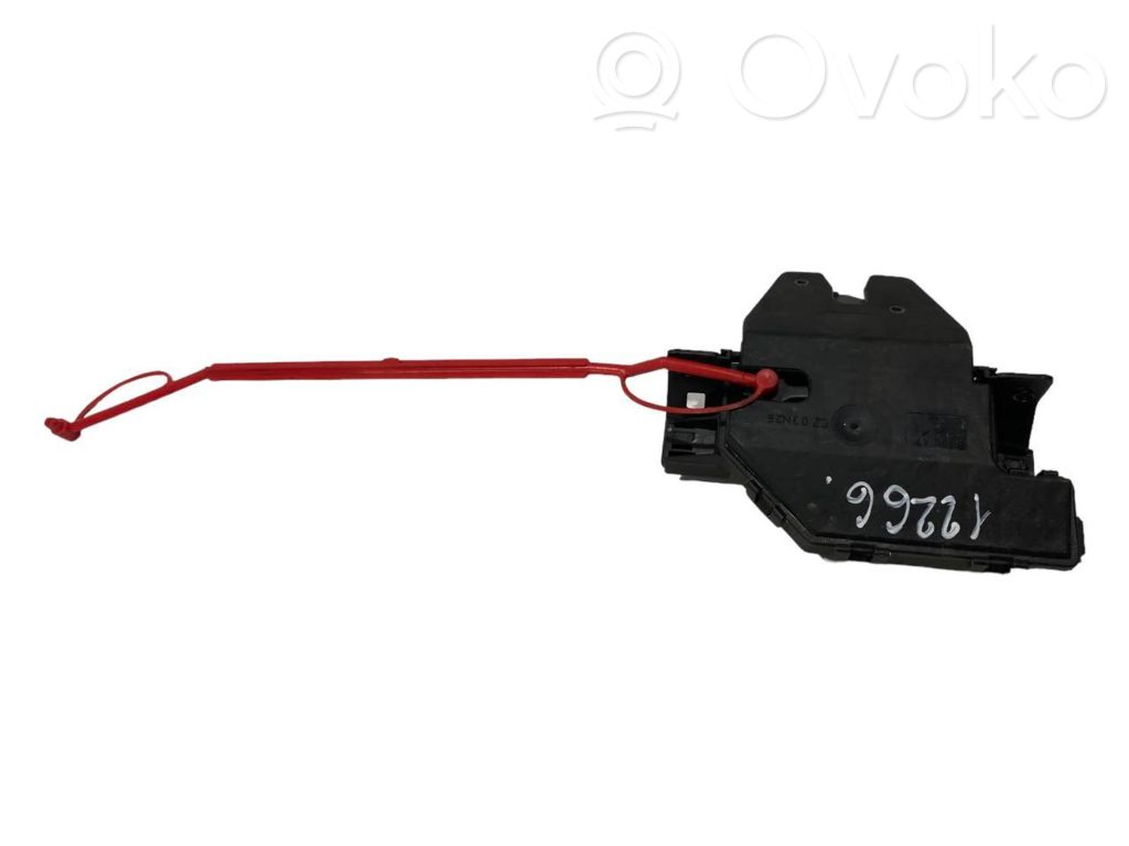 Aizmugurējā pārsega slēdzene