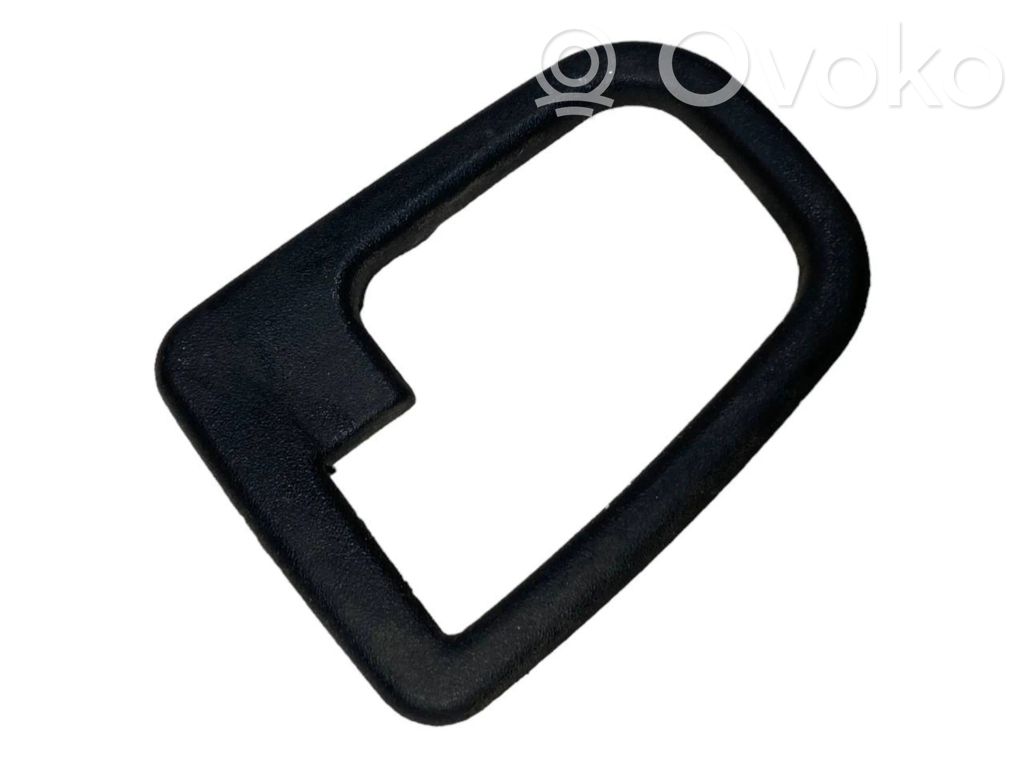 Priekšpusē durvju roktura vāciņš