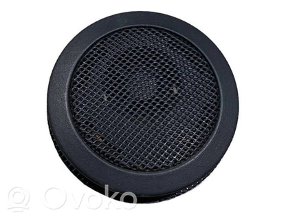 Augsto frekvenču skaļrunis (-i) priekšējās durvīs