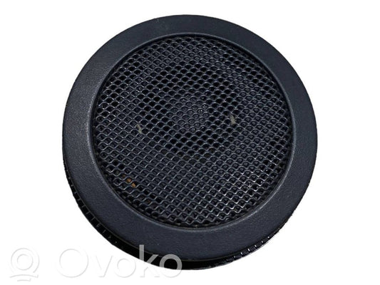 Augsto frekvenču skaļrunis (-i) priekšējās durvīs