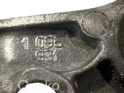 Transmission mounting bracket