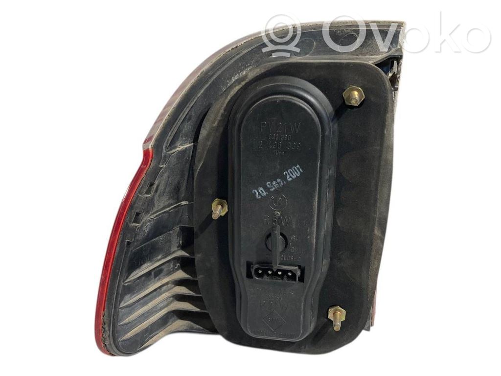 Aizmugurējais lukturis virsbūvē