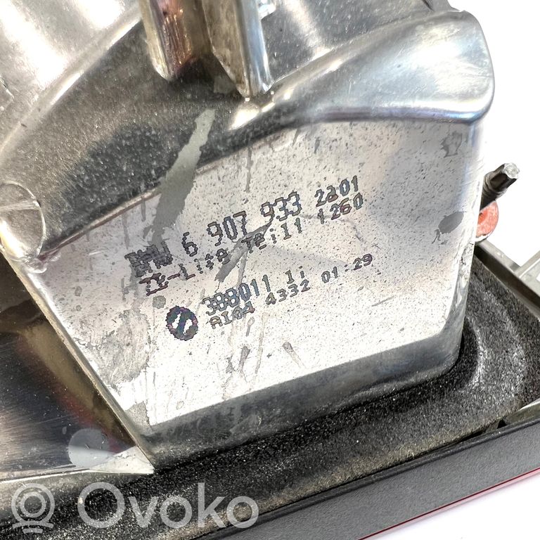 Aizmugurējais lukturis virsbūvē