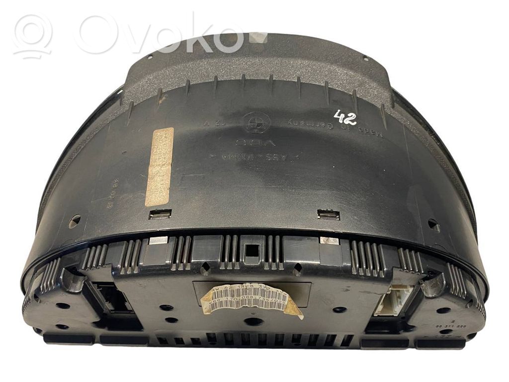 Speedometer (in the instrument panel)