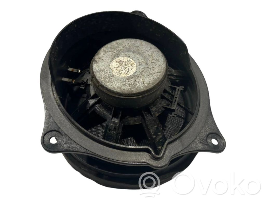 Speaker(s) in the rear door