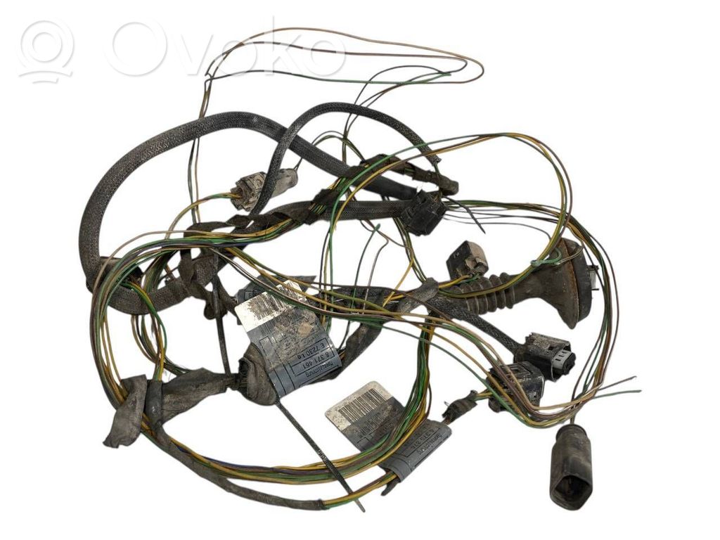 Parkošanas (PDC) sensoru vadu instalācija