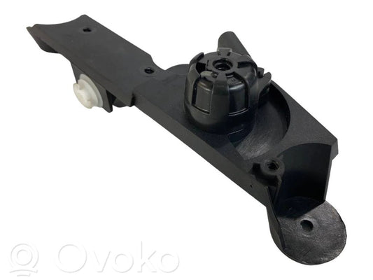 Dzinēja pārsega attaisīšanas rokturītis