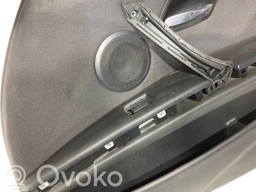Priekšējo durvju apdare
