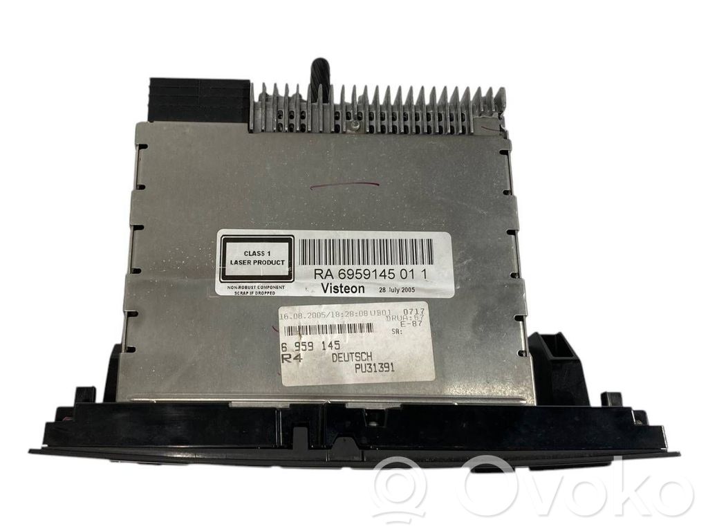 Radio / CD/DVD atskaņotājs / navigācija