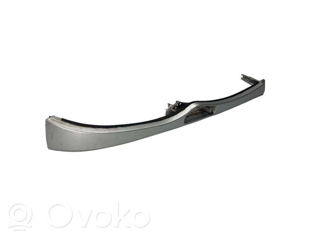 Priekšējā luktura dekoratīvā apdare