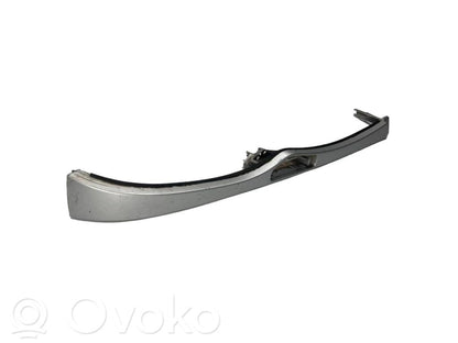 Priekšējā luktura dekoratīvā apdare