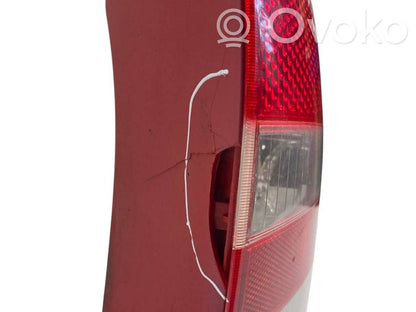 Aizmugurējais lukturis virsbūvē