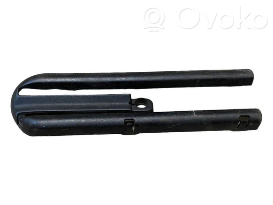 Priekšējā vadītāja sēdekļa sliedīte (-es)