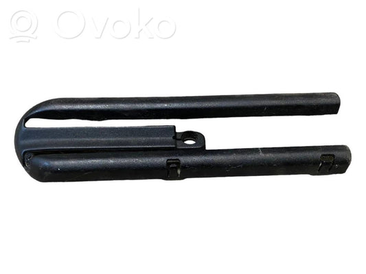 Priekšējā vadītāja sēdekļa sliedīte (-es)