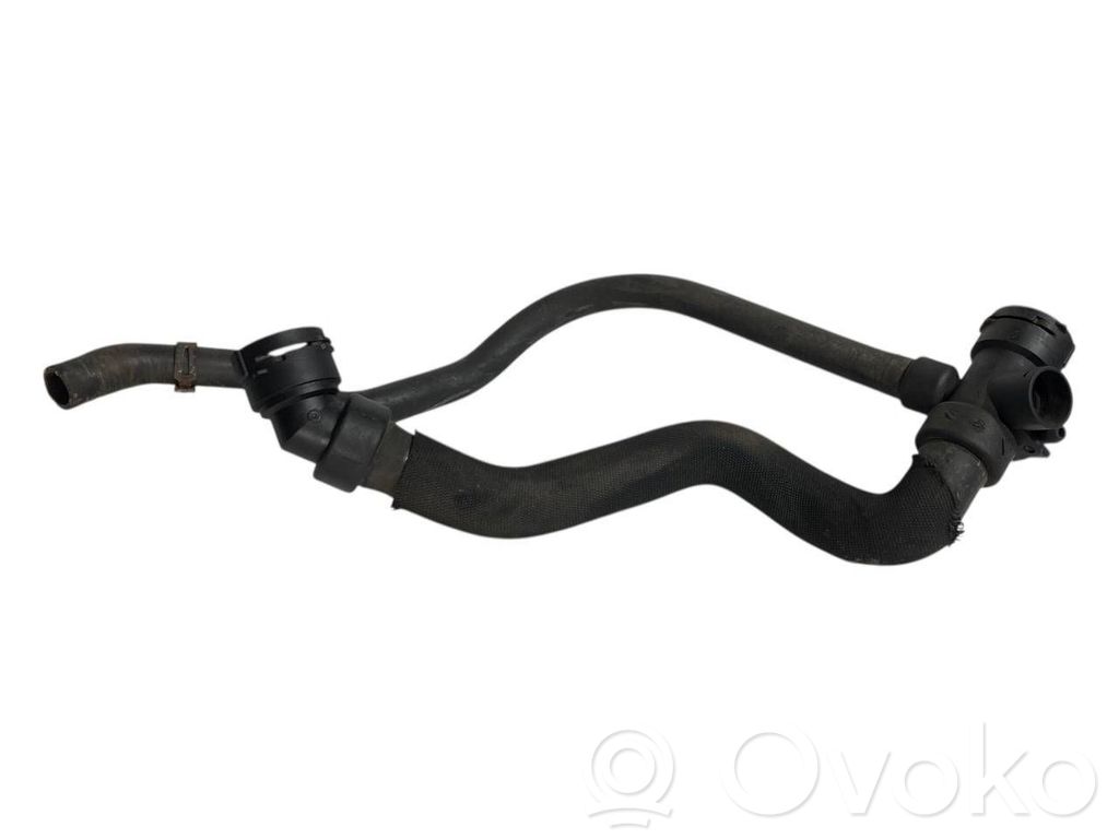 Caurulīte (-es) / šļūtene (-es)