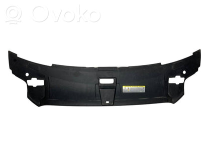 Dzinēja pārsega slēdzenes dekoratīvā apdare