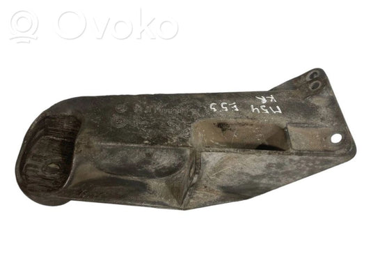 Engine mounting bracket