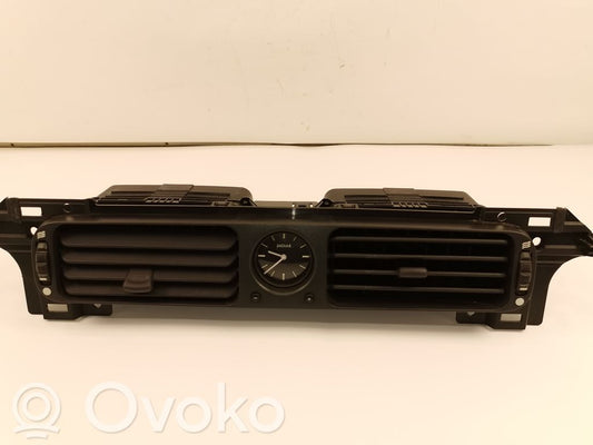 Центральная вентиляционная решетка