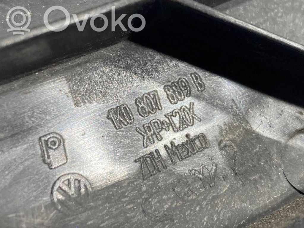 Priekšpusē bampera turētājs