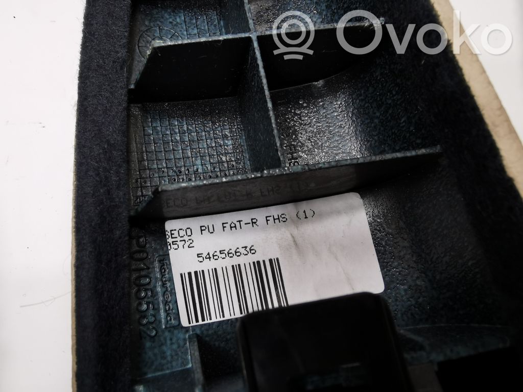 Priekšpusē mantu nodalījums durvīs