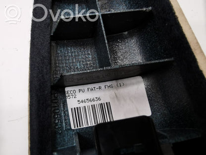 Отсек для хранения вещей на передней двери