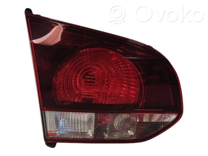 Aizmugurējais lukturis pārsegā