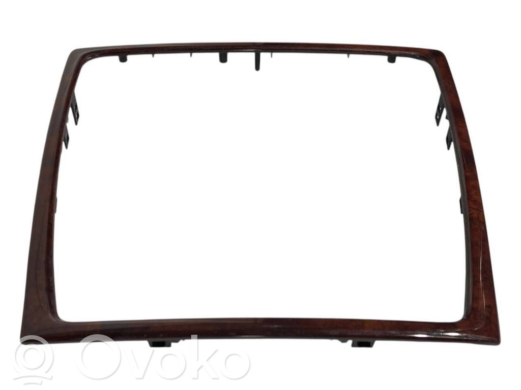 Radiouztvērēja / navigācija dekoratīvā apdare