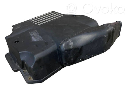 Dzinēja pārsegs (dekoratīva apdare)