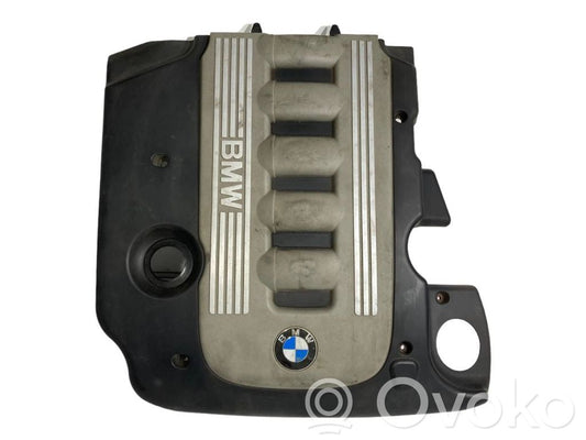 Dzinēja pārsegs (dekoratīva apdare)