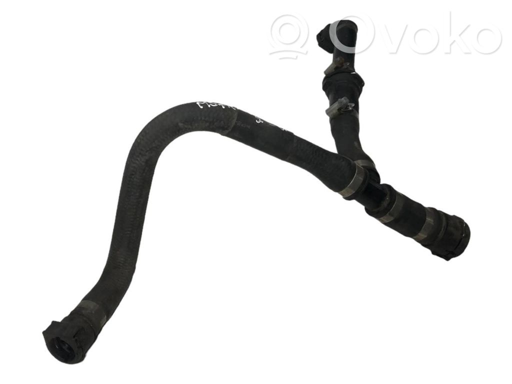 Caurulīte (-es) / šļūtene (-es)