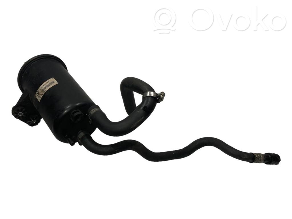 Stūres pastiprinātāja šķidruma tvertne