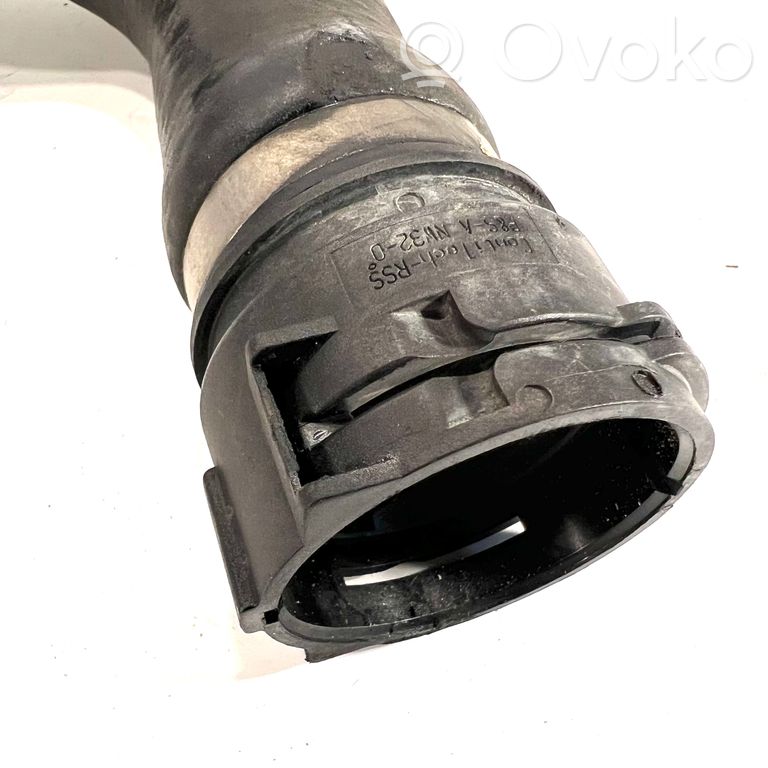 Caurulīte (-es) / šļūtene (-es)