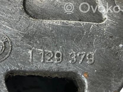Engine mounting bracket