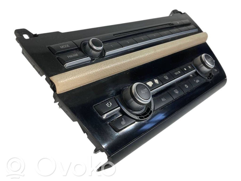 Air conditioning / climate control / interior heating control unit (in the passenger compartment)