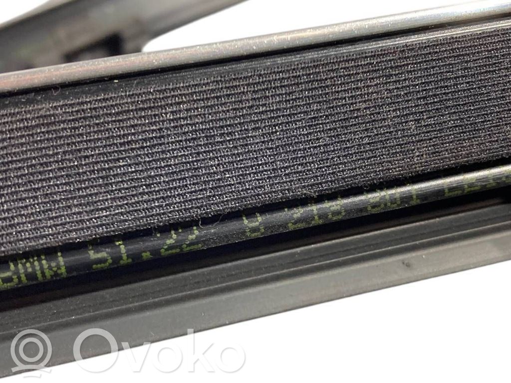 Apšuvums aizmugurējām durvīm