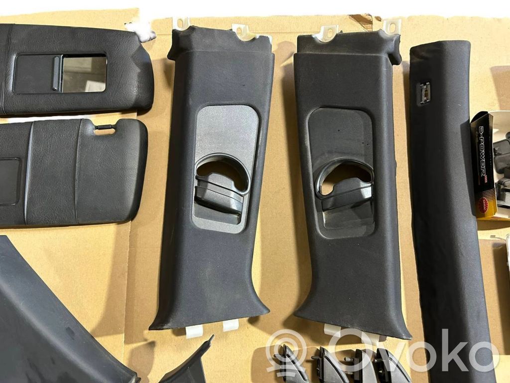 (C) statņa dekoratīvā apdare