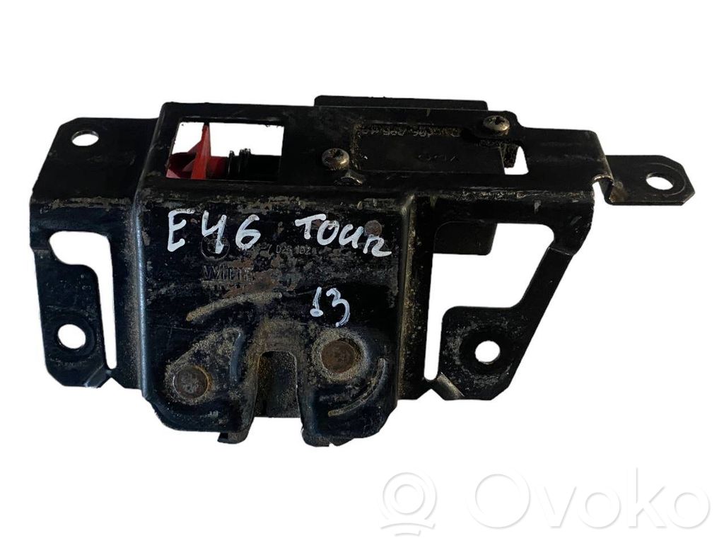 Aizmugurējā pārsega slēdzene