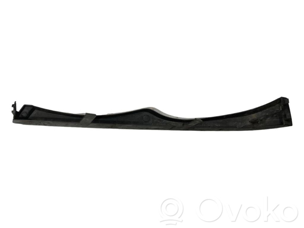 Priekšējā luktura dekoratīvā apdare