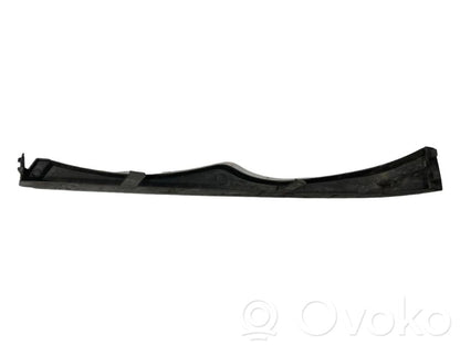 Priekšējā luktura dekoratīvā apdare