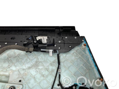 Apšuvums aizmugurējām durvīm