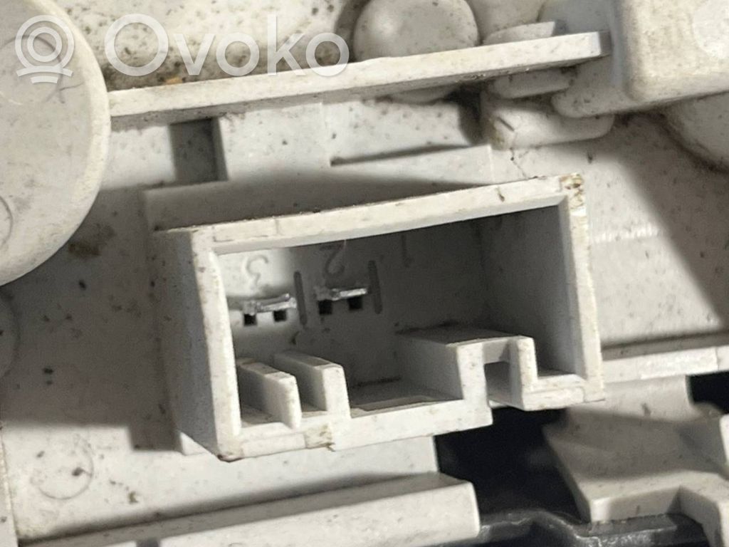 Задний фонарь в кузове