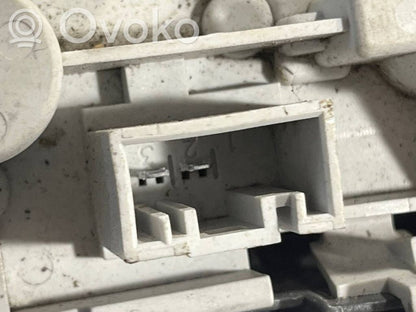 Задний фонарь в кузове