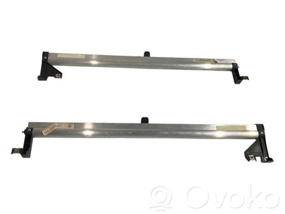 Aizmugurē logu aizkars