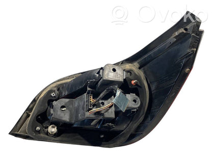 Aizmugurējais lukturis virsbūvē