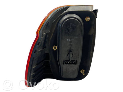 Aizmugurējais lukturis virsbūvē