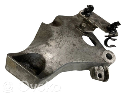 Engine mounting bracket