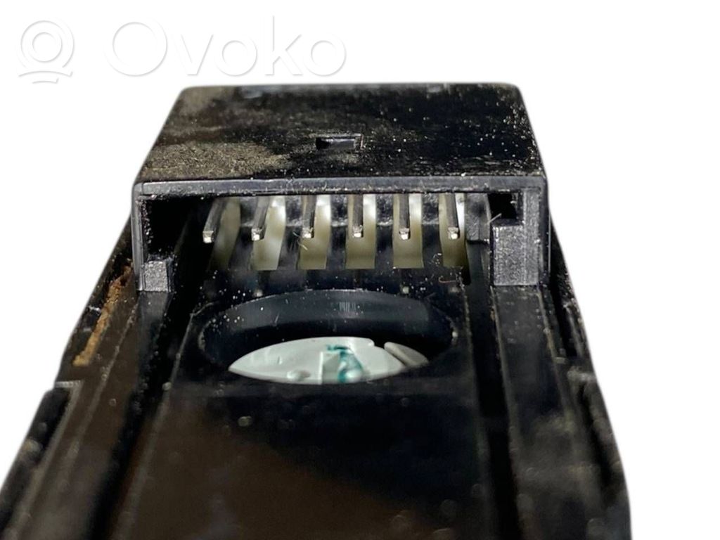 Avārijas lukturu slēdzis
