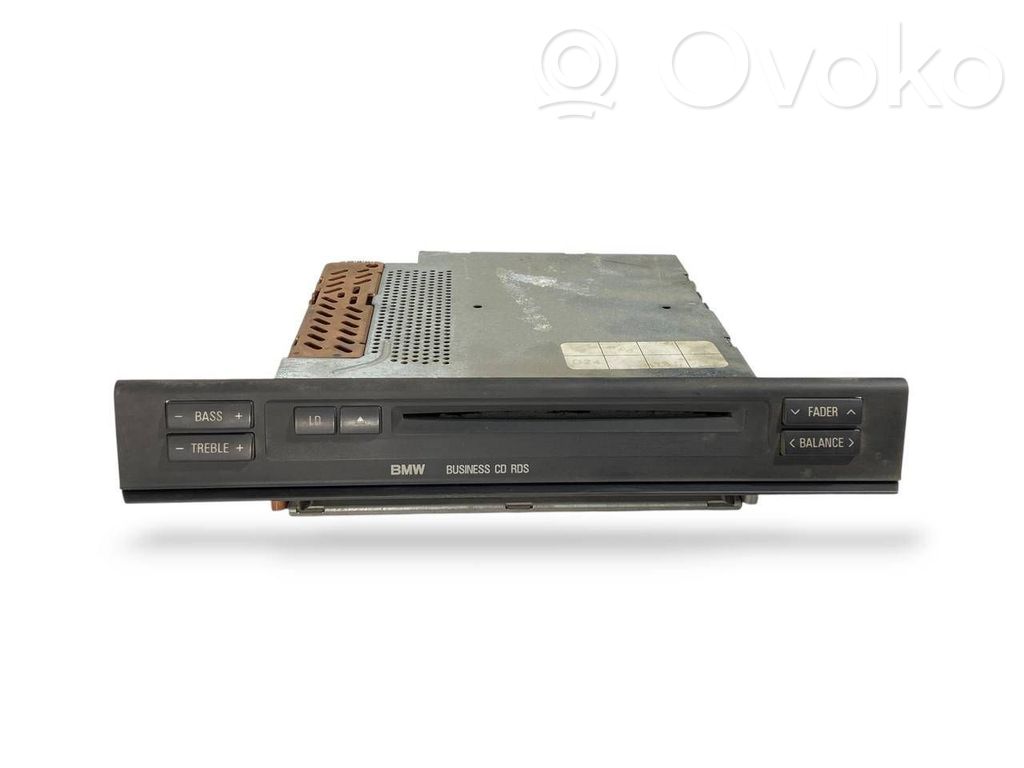 Radio / CD/DVD atskaņotājs / navigācija