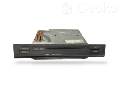 Radio / CD/DVD atskaņotājs / navigācija